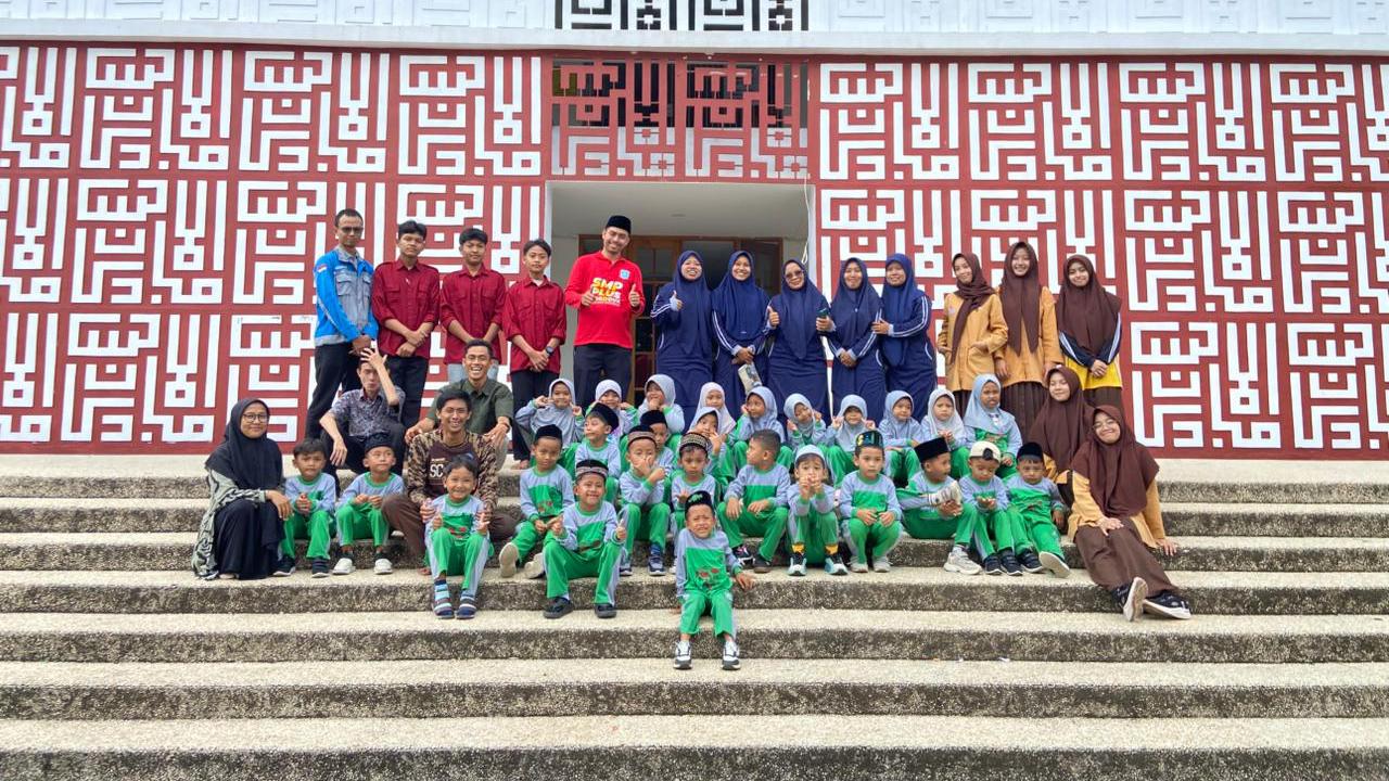 Siswa TK Sinar Fajar Antusias Kunjungi Laboratorium Bahasa